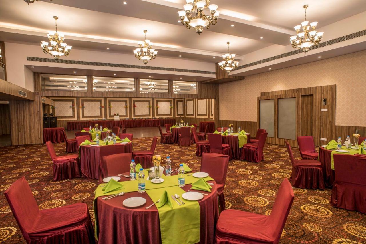 Club Central Bolpur Buitenkant foto